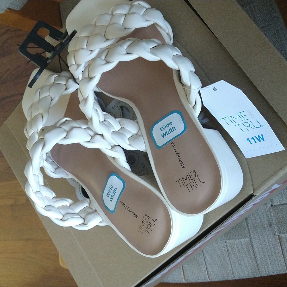Shoes heels size 11wide width color Bone